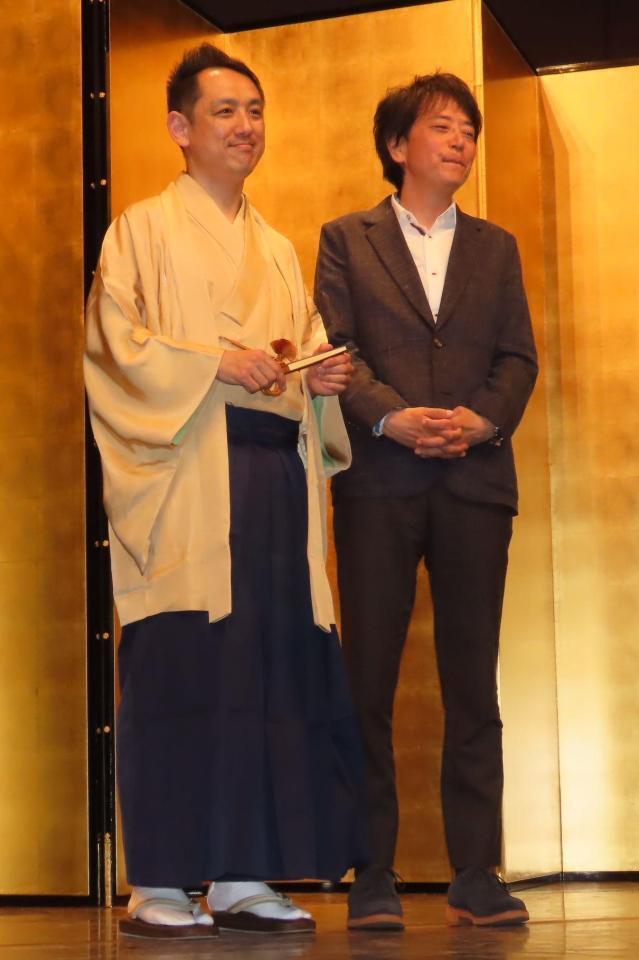 芥川賞作家・中村文則氏（右）と三遊亭円楽
