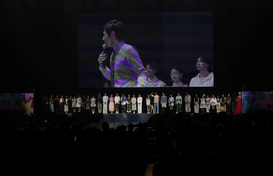 ランウェイに登場した藤原紀香ら出演者