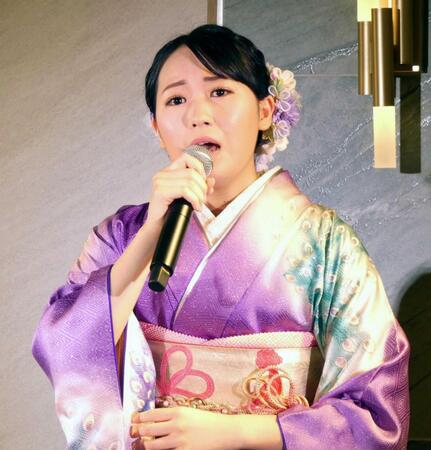 デビューお披露目会を行った藤崎詩乃