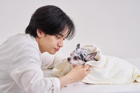 ペットケアコスメブランド「Ｃｈｕｃｋ’ｓ　ＴＯＫＹＯ」アンバサダーに就任した中島健人