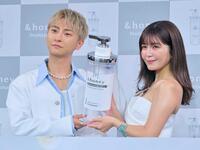 　與真司郎（左）と宇野実彩子