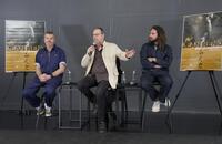 会見をする（左から）演出のラディスラス・ショラー氏、ジャン・レノ、パブロ・ランティ氏（撮影・佐々木彰尚）