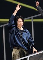 貫禄を見せつけた三宅健（撮影・伊藤笙子）