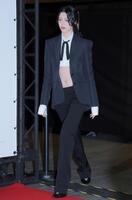 登場した三吉彩花（撮影・吉澤敬太）