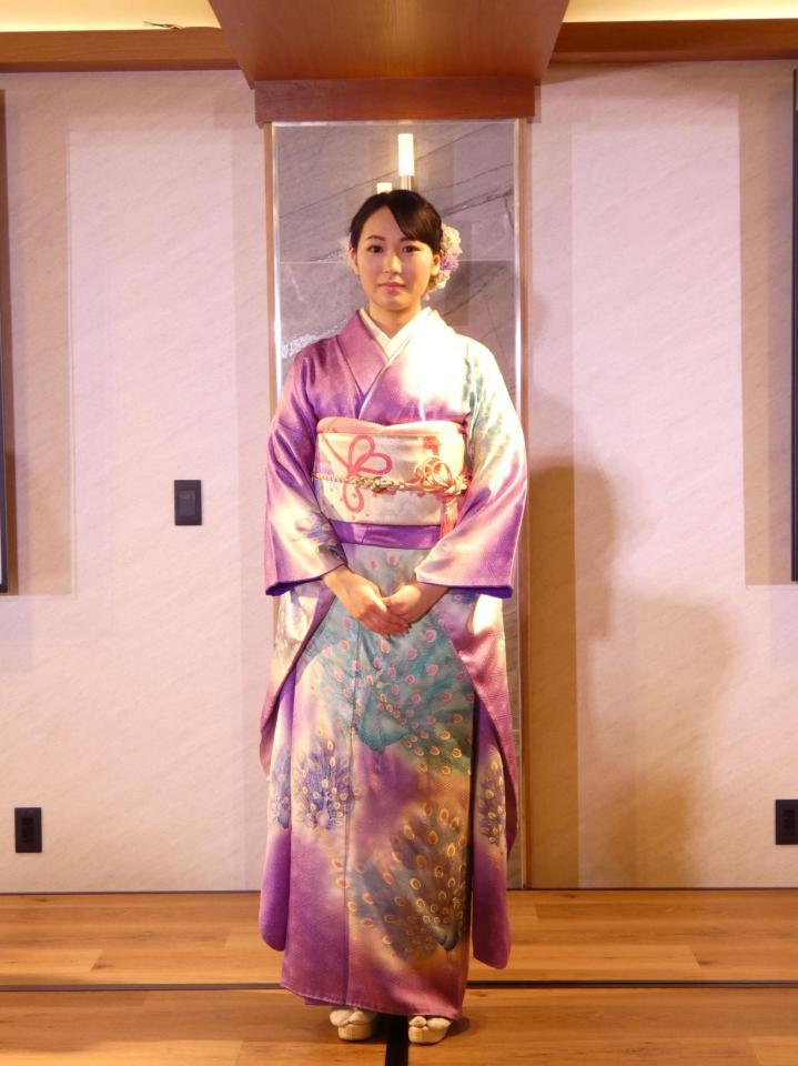 デビューお披露目会を行った藤崎詩乃