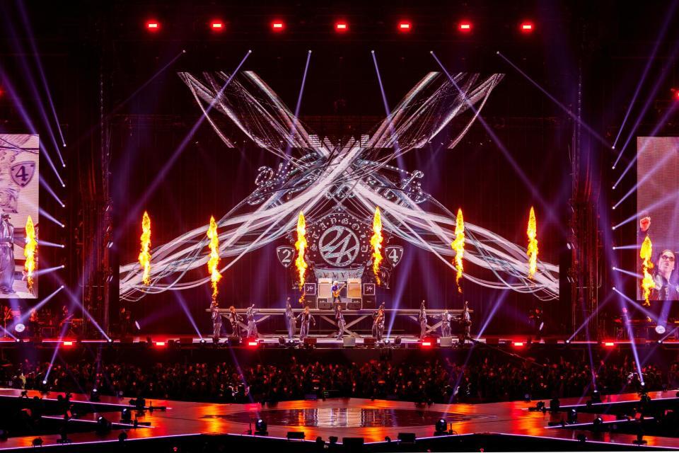 東京ドームで豪華コラボを果たしたＢ’ｚ松本孝弘とＥＸＩＬＥ