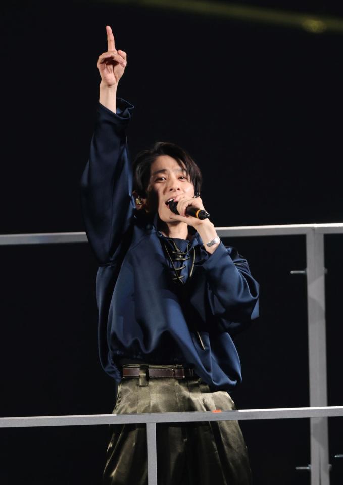 貫禄を見せつけた三宅健（撮影・伊藤笙子）