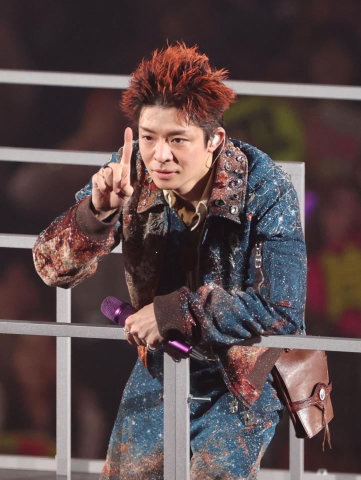 スタンドを見つめる岸優太（撮影・伊藤笙子）