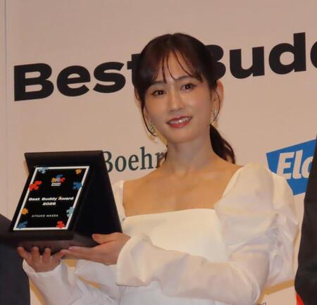 ベストバディアワード授賞式に出席した前田敦子