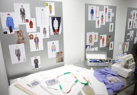 Ｋｉｓ-Ｍｙ-Ｆｔ２のメンバー衣装デザインが飾られた「Ｔｈｅ　Ｃｏｕｔｕｒｅ」（撮影・吉澤敬太）