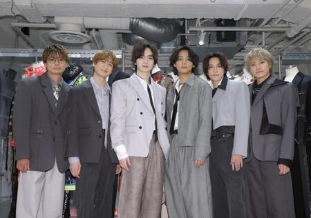 ポーズをとるＫｉｓ-Ｍｙ-Ｆｔ２の（左から）横尾渉、宮田俊哉、玉森裕太、藤ケ谷太輔、千賀健永、二階堂高嗣（撮影・吉澤敬太）