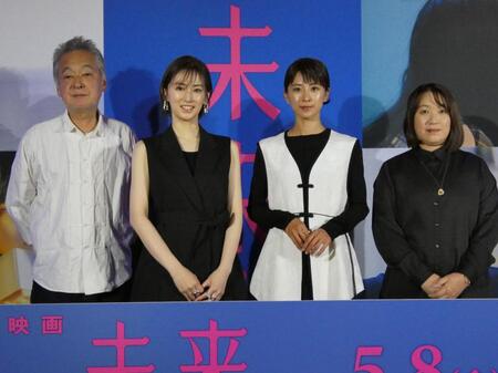 イベントに出席した（左から）瀬々敬久監督、北川景子、黒島結菜、湊かなえ氏