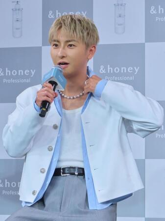 イベントに出席した與真司郎＝２２日