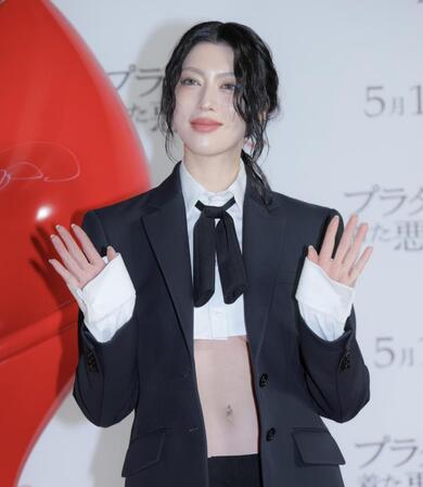 映画「プラダを着た悪魔２」ジャパンプレミアに登場した三吉彩花＝２３日