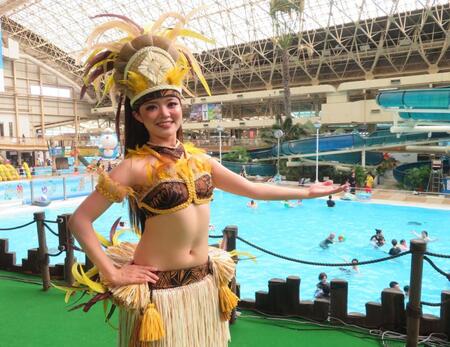 「ＧＷは日本のハワイへ」とアピールするフラガールのティアレ遥さん