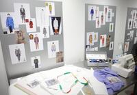 Ｋｉｓ-Ｍｙ-Ｆｔ２のメンバー衣装デザインが飾られた「Ｔｈｅ　Ｃｏｕｔｕｒｅ」（撮影・吉澤敬太）