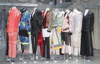 Ｋｉｓ-Ｍｙ-Ｆｔ２のメンバー衣装が飾られた「Ｔｈｅ　Ｃｏｕｔｕｒｅ」（撮影・吉澤敬太）