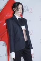 映画「プラダを着た悪魔２」ジャパンプレミアに登場した三吉彩花＝２３日