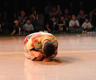 結婚の祝福に土下座で感謝を表現するもう中学生