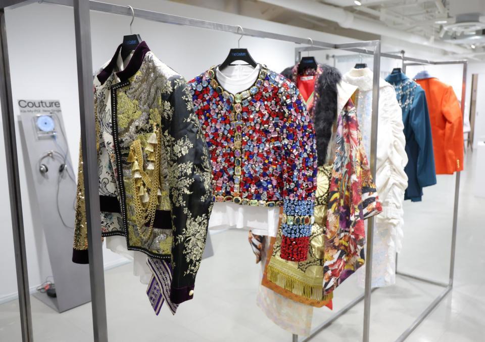 Ｋｉｓ-Ｍｙ-Ｆｔ２のメンバー衣装が飾られた「Ｔｈｅ　Ｃｏｕｔｕｒｅ」（撮影・吉澤敬太）