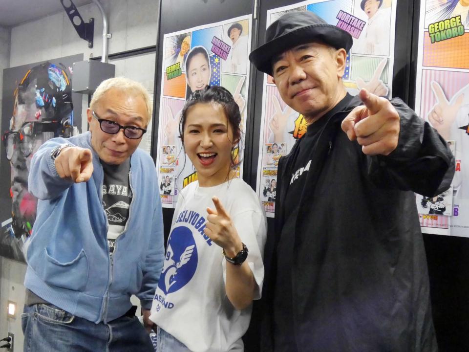 　ライブを行った（左から）所ジョージ、田中あいみ、木梨憲武