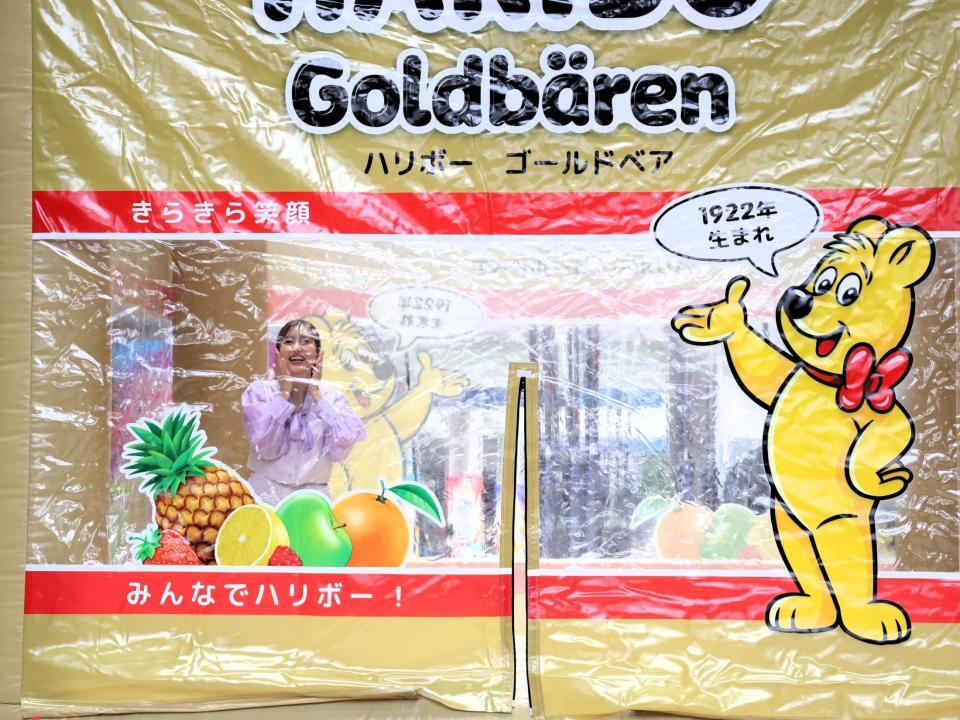 エアバルーンに入り、大はしゃぎな菊地亜美