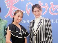 　取材会を開いた千咲えみ（左）と翼和希