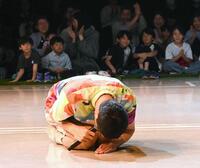 　結婚の祝福に土下座で感謝を表現するもう中学生