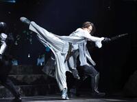 熱演する寺西拓人（撮影・佐々木彰尚）