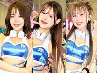 ニコニコ超会議のＳＡＮＹＯブースで活動中の３人（左から）佐々木萌香、木村楓、成瀬いな