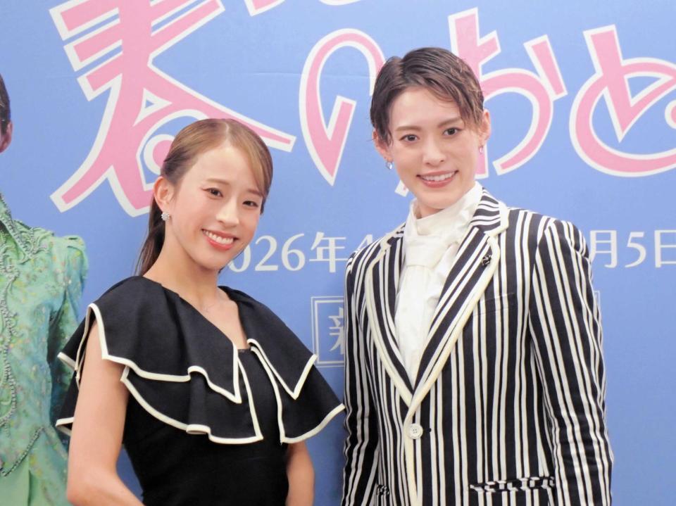 　取材会を開いた千咲えみ（左）と翼和希