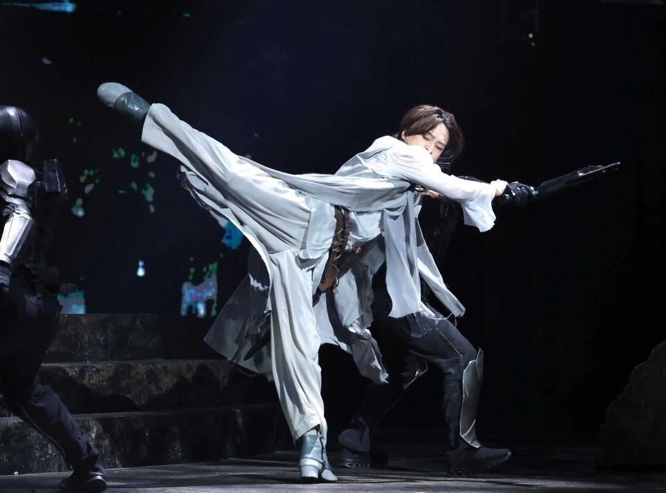 熱演する寺西拓人（撮影・佐々木彰尚）