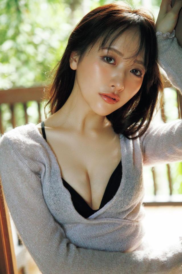 ＳＴＵ４８石田千穂サード写真集「天職」©集英社／菊地泰久