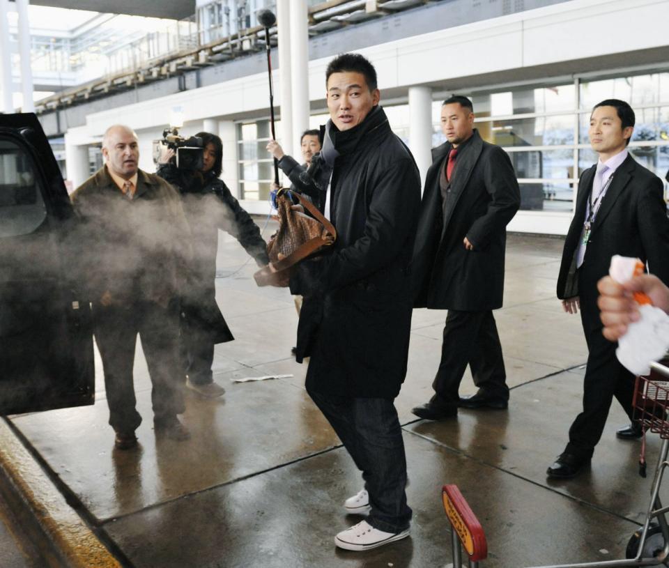 米大リーグのカブスとの契約に合意し、シカゴに到着した福留孝介外野手（共同）＝０７年１２月