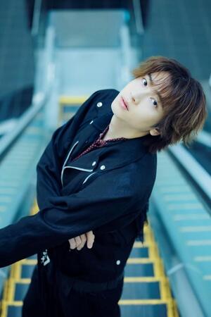 「庄司浩平カレンダー２０２６．０４－２０２７．０３」©ＫＡＤＯＫＡＷＡ／撮影：横山マサト