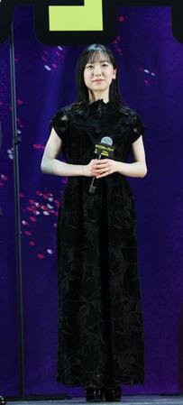 舞台あいさつに登場した芦田愛菜（撮影・佐々木彰尚）