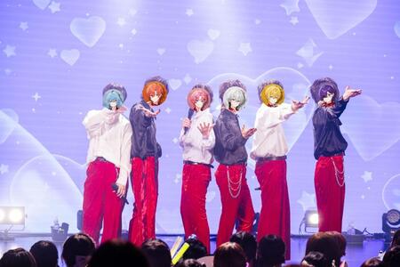 初のワンマンライブを行ったとぅるりぷの（左から）そあら、はりま、パルオ、ものくろ、まひろまる。、つきしろやしろ。＝池袋・ｈａｒｅｖｕｔａｉ