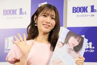 ポーズをとる白戸ゆめの（撮影・石井剣太郎）