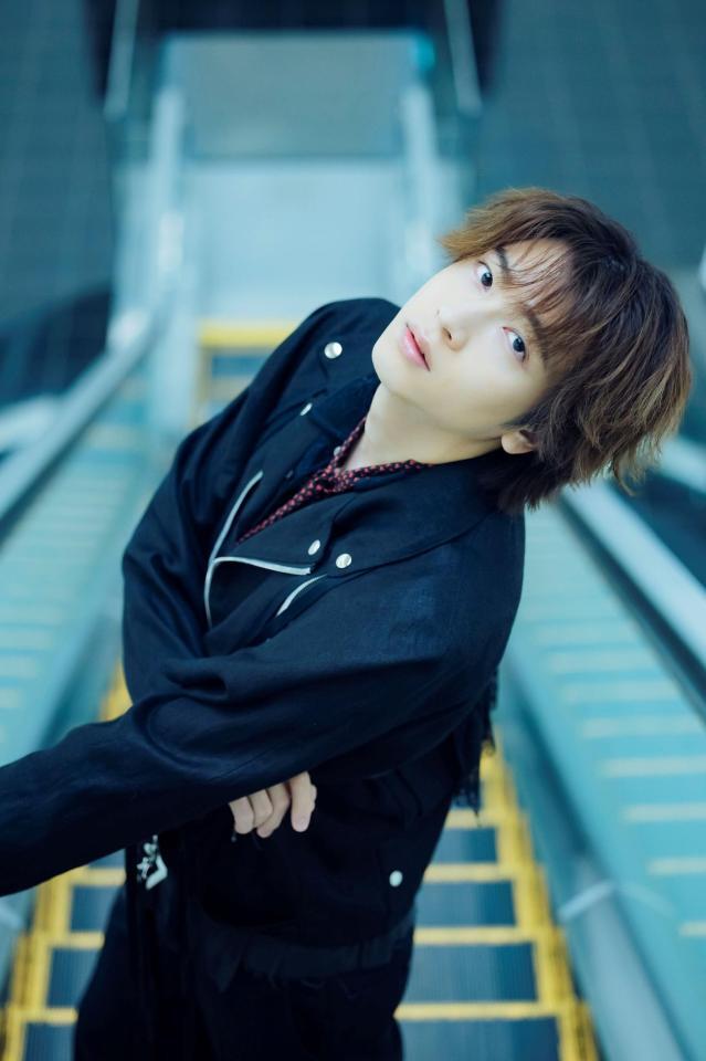 「庄司浩平カレンダー２０２６．０４－２０２７．０３」©ＫＡＤＯＫＡＷＡ／撮影：横山マサト