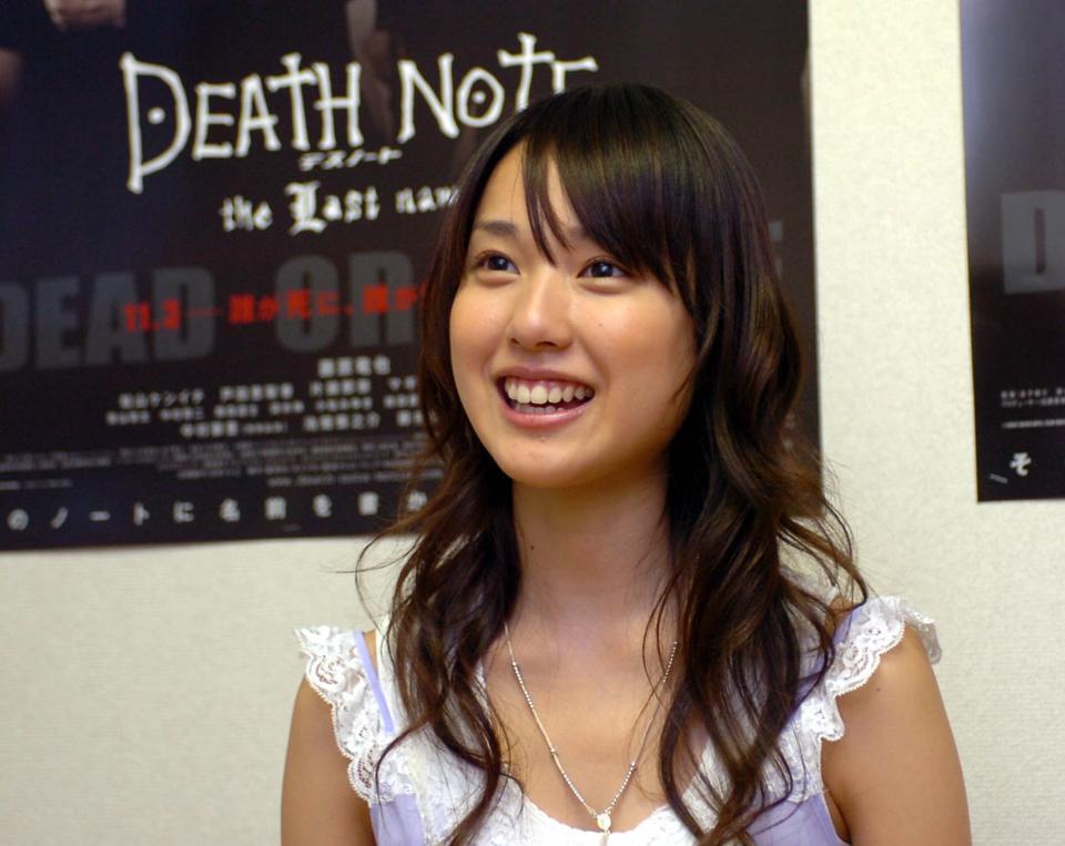 インタビューに答える戸田恵梨香（０６年１１月撮影）