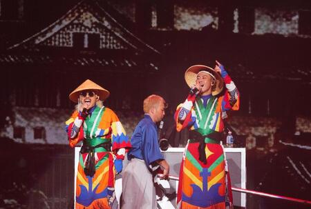 熱唱するＣ＆Ｋ