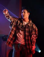 パフォーマンスするＲＹＯＫＩ　ＭＩＹＡＭＡ（撮影・石井剣太郎）