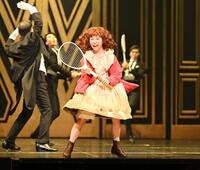 第一幕でアニー役を熱演する牧田花さん＝東京・新国立劇場（撮影・開出牧）