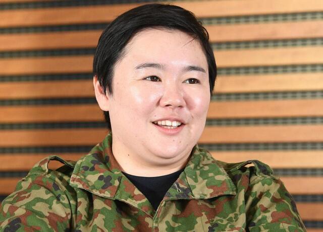自衛隊時代の名残？やす子の寝姿にあぁ～しらき「ソファーで寝ていいん 
