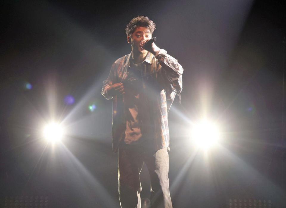 パフォーマンスするＲＹＯＫＩ　ＭＩＹＡＭＡ（撮影・石井剣太郎）