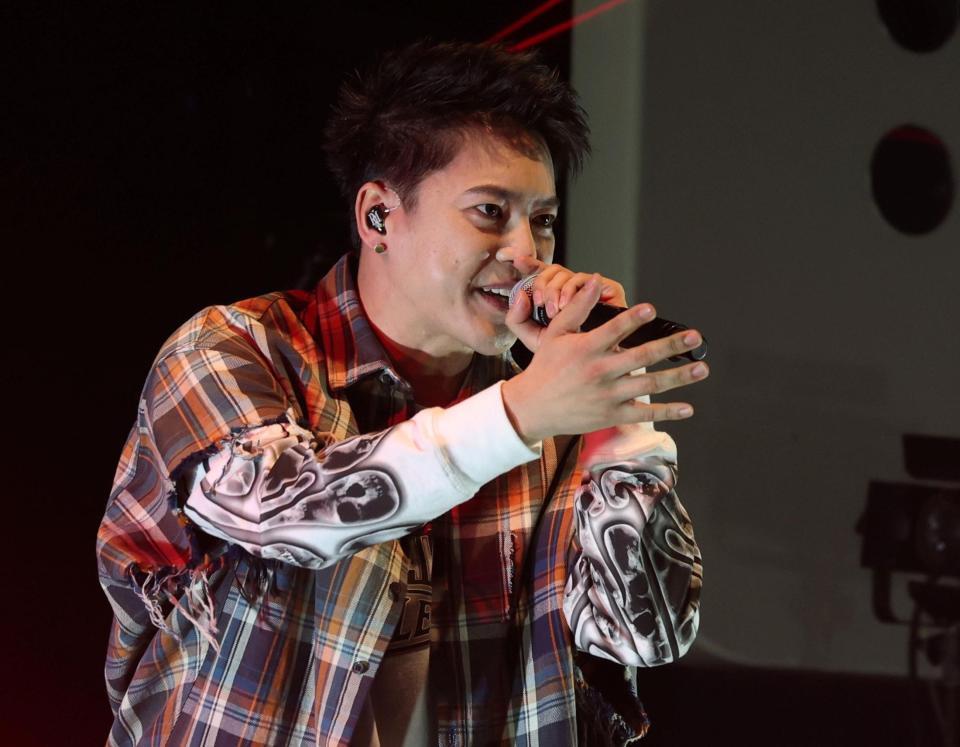 パフォーマンスするＲＹＯＫＩ　ＭＩＹＡＭＡ（撮影・石井剣太郎）