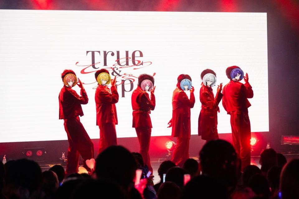 初のワンマンライブを行ったとぅるりぷの（左から）はりま、まひろまる。、パルオ、そあら、ものくろ、つきしろやしろ。＝池袋・ｈａｒｅｖｕｔａｉ