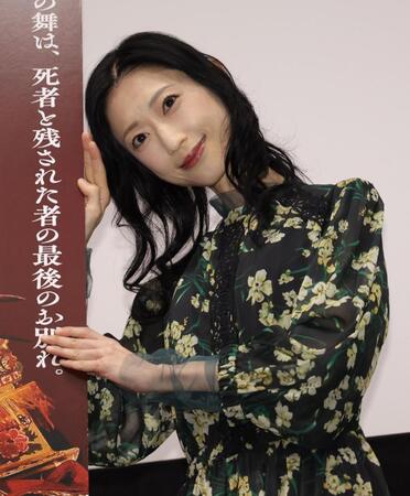 しっとりとポーズをとる壇蜜（撮影・西岡正）