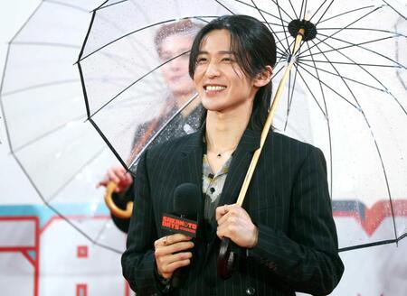 　笑顔を見せるＳｎｏｗ　Ｍａｎの目黒蓮