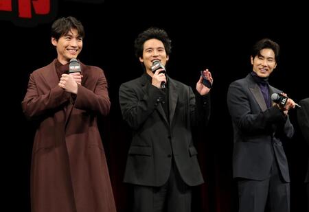 筋肉トークで盛り上がる（左から）福士蒼汰、水上恒司、ユンホ（撮影・棚橋慶太）